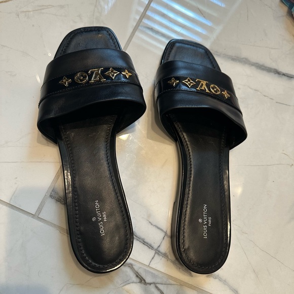 Luis Vuitton sandals - Picture 2 of 4